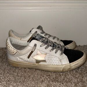 Vintage Havana Women's Sneakers in Black and White